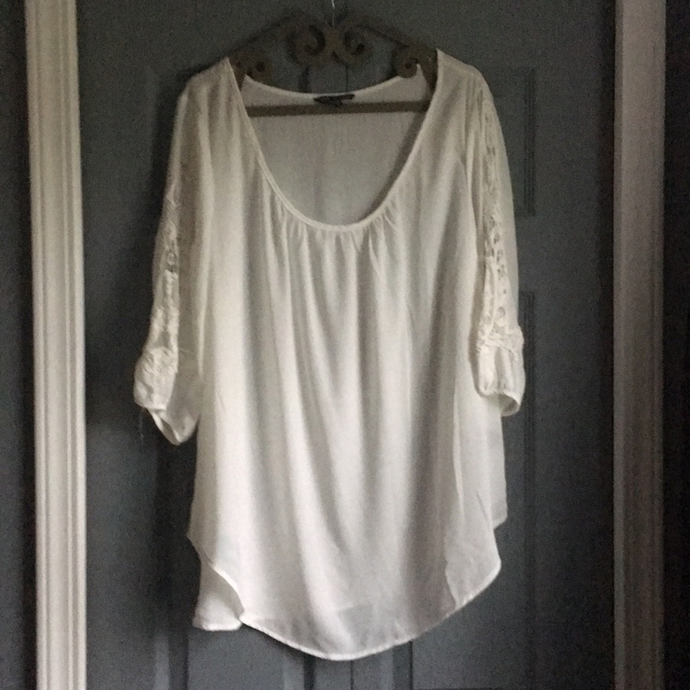 Unique Spectrum 1X lace sleeve tunic